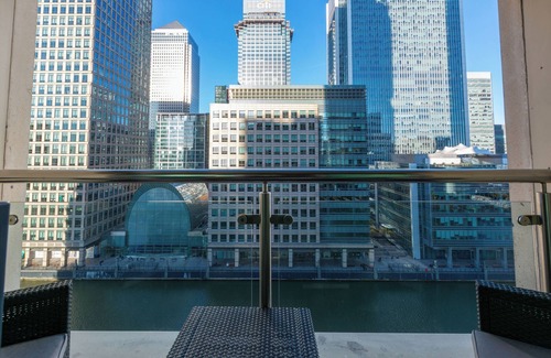 Canary Wharf Apartment | Spacious Two bed Apartment in Canary Wharf, Discovery Dock East by MySquare