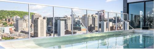 Downtown Montreal Apartment | Spacious two-bedroom with Jacuzzi and Gym
