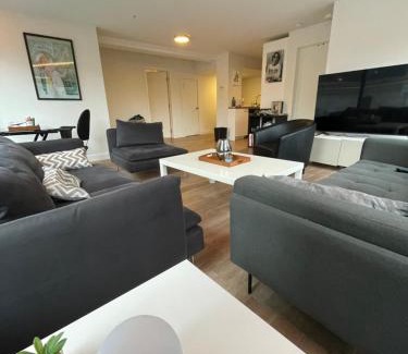 Downtown Montreal Apartment | Spacious two-bedroom with Jacuzzi and Gym