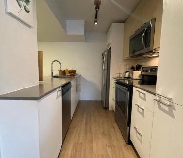 Downtown Montreal Apartment | Spacious two-bedroom with Jacuzzi and Gym