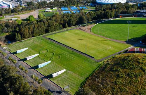 Sydney Olympic Park Apartment | Spacious Two Level 4BR at Sydney Olympic Park with Best View