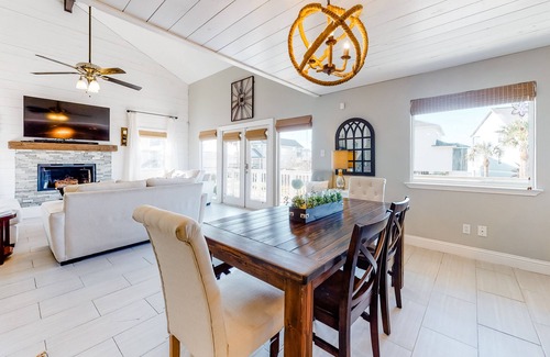 Isla Del Sol House | Spacious upgraded coastal getaway with firepit - near boat ramp, stroll to beach