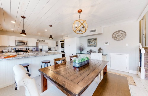 Isla Del Sol House | Spacious upgraded coastal getaway with firepit - near boat ramp, stroll to beach