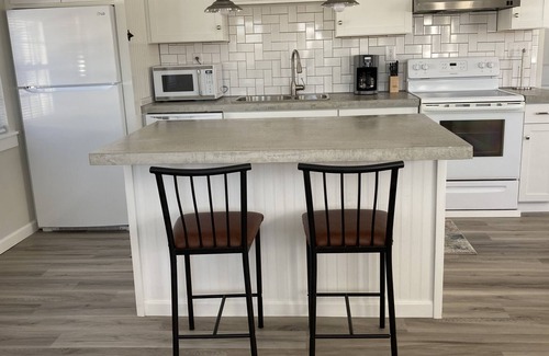 Warren Apartment | Spacious Upscale Apartment in the Heart of Mid-Coast Maine