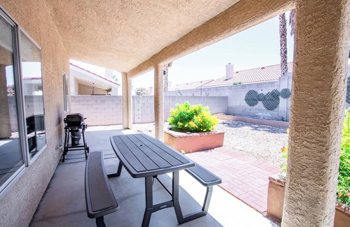North Las Vegas House | Spacious Vegas Home Retreat -Ideal for families & groups. Pets welcome!