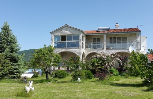 Neoric Villa | Spacious Villa in Neoric with Pool