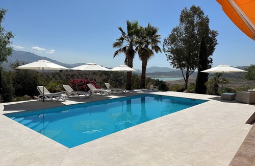 Vinuela Villa | Spacious Villa in stunning setting with panoramic lake and mountain views.