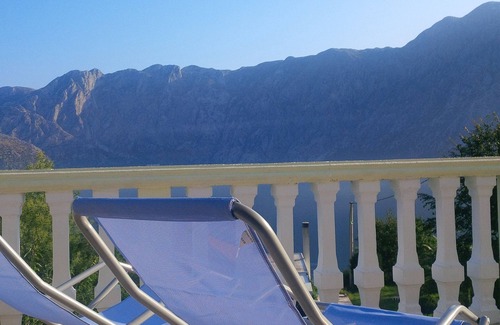 Prcanj Villa | Spacious villa with lovely views over the Bay Of Kotor