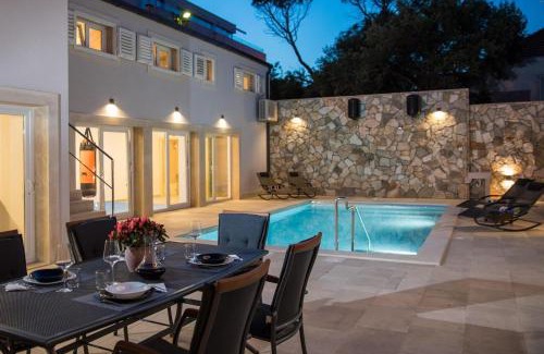 Babin Kuk Villa | Spacious Villa with Private Pool in Dubrovnik