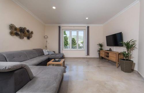 Babin Kuk Villa | Spacious Villa with Private Pool in Dubrovnik