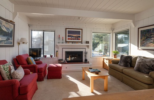 Elkhorn Condo | Spacious Villager Condo, Quick Access & Great View