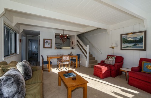 Elkhorn Condo | Spacious Villager Condo, Quick Access & Great View