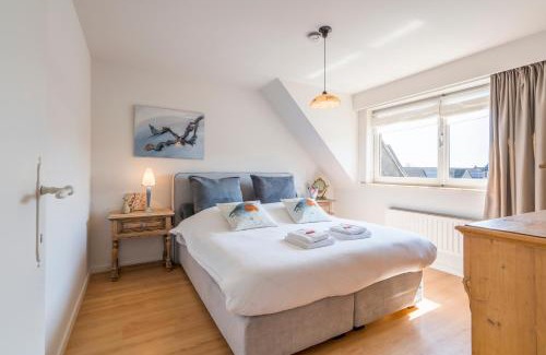 Bredene Apartment | Spacious, warm and updated Home w parking & garden