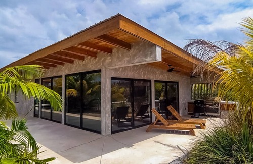 Placencia Villa | Spacious waterfront villa with splash pool, beach access & private terrace