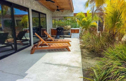 Placencia Villa | Spacious waterfront villa with splash pool, beach access & private terrace