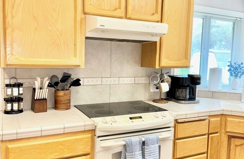 Oakhurst House | Spacious Yosemite Lodge –Arcades + EV Charger + 3B2B + Private 1 Acre +Game Room