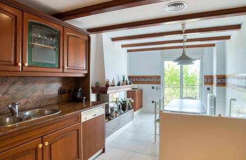 Palamos Apartment | Spaciousness and Comfort: Elegant Seafront Apartment with Terrace in Palamós 🌊✨