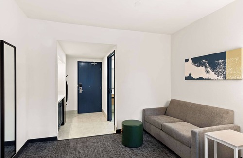 Williams Hotel | Spark by Hilton Williams
