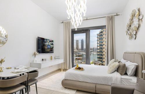 Dubai Marina Apartment | Sparkle Tower by Swarovski, Full Marina View, 2min JBR & Metro, Sleeps 4
