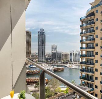 Dubai Marina Apartment | Sparkle Tower by Swarovski, Full Marina View, 2min JBR & Metro, Sleeps 4