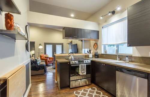 Southwest Village House | SPARKLING CLEAN-CANAL Walking/Running/Biking to Baseball, Downtown Events & Mo
