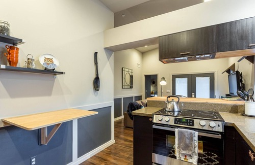 Southwest Village House | SPARKLING CLEAN-CANAL Walking/Running/Biking to Baseball, Downtown Events & Mo