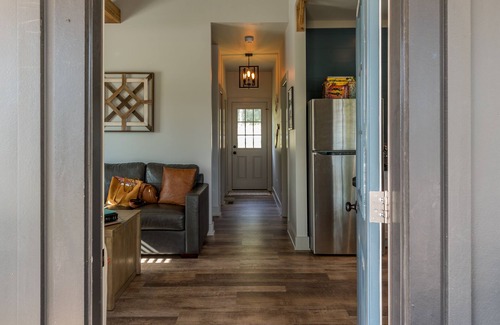 Tracy City Cabin | Sparks Fly/The Retreat at Water's Edge/2 Kayaks, 1 Canoe, 1 Paddle Board