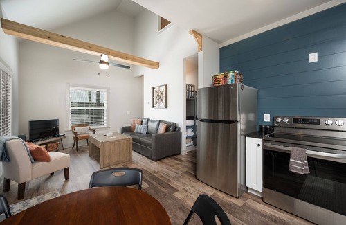 Tracy City Cabin | Sparks Fly/The Retreat at Water's Edge/2 Kayaks, 1 Canoe, 1 Paddle Board