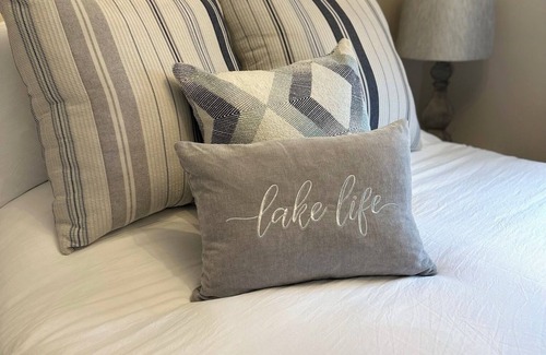 Gravenhurst Resort | Sparrow Lake Gem! Come stay at Muskoka Beach House Restaurant and Resort
