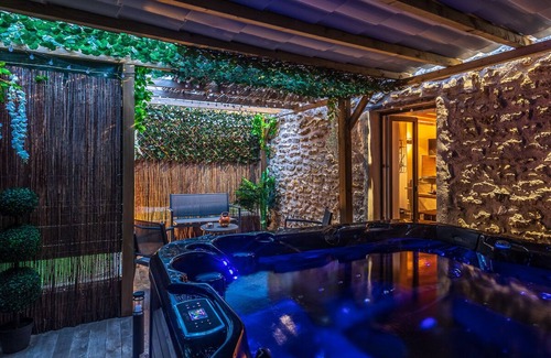 Pezarches House | SPAtio Suite - Private Jacuzzi - 20min Disneyland PARIS