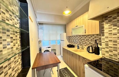 Gumussuyu Mahallesi Apartment | Spatious Modern Apartment 4BR, 4ACs, 3 min walk from Taksim
