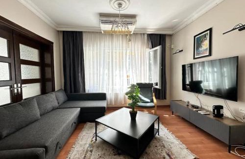 Gumussuyu Mahallesi Apartment | Spatious Modern Apartment 4BR, 4ACs, 3 min walk from Taksim