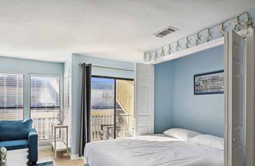 Holiday Isle Condo | SPC 8112 - Studio - sleeps 4 by RedAwning