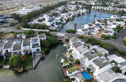Marina da Gama Apartment | Spearhead on Lake Accommodation-5C