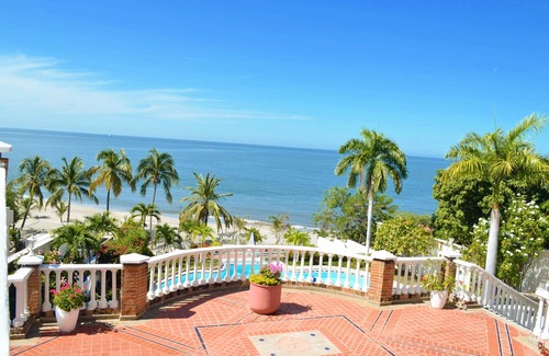 Papare Apartment | Spectacular Ocean Front View With Private Beach!