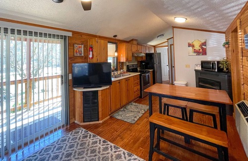 Cherokee Cabin | SPECIAL *January 20% off* 10 minute drive to Cherokee