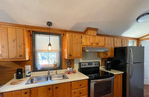 Cherokee Cabin | SPECIAL *January 20% off* 10 minute drive to Cherokee