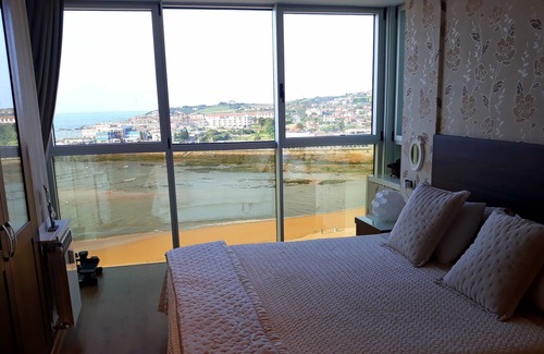 Gijon Apartment | SPECIAL OFFER: First beach line San Lorenzo de Gijon with garage.