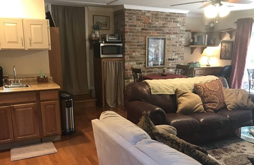 Tallahassee House | Special rates for Session! Perfect for sports enthusiasts or business travelers.