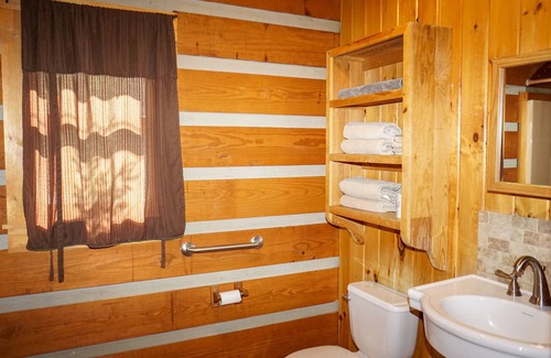 Cherokee Cabin | SPECIAL *Sept. 13th- Oct. 4th 20% off* Ol'Smoky Log Cabin on the River Unit 1