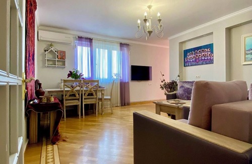 Kentron Apartment | Specious 2bdr huge living room 80m with AC in Yerevan Center close to Swan Lake