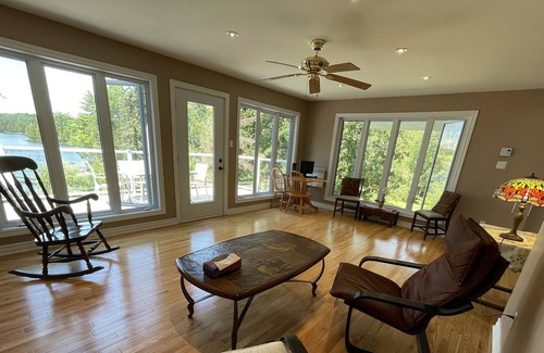 La Peche Cottage | Spectacles lake view cottage with outdoor Hot Tub, close to ski hills