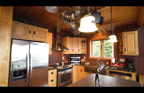 Two Harbors Cabin | Spectacular 2600 Sq Ft Log Home on the Shores of Majestic Lake Superiorn