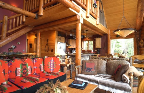 Two Harbors Cabin | Spectacular 2600 Sq Ft Log Home on the Shores of Majestic Lake Superiorn