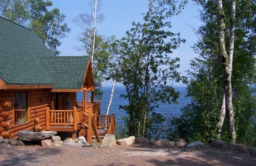 Two Harbors Cabin | Spectacular 2600 Sq Ft Log Home on the Shores of Majestic Lake Superiorn