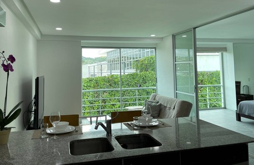 Santa Ana Apartment | Spectacular Apartment in the heart of Santa Ana!