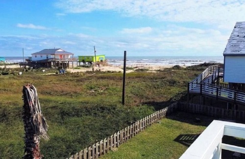 Surfside Beach House | Spectacular beach house just steps away from the sand!