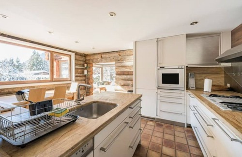 Les Tines Ski Chalet | Spectacular chalet in chamonix - 5 en-suites and sauna