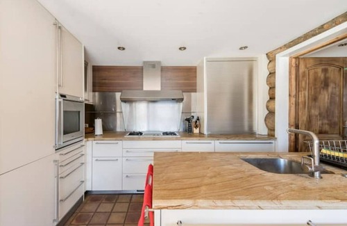 Les Tines Ski Chalet | Spectacular chalet in chamonix - 5 en-suites and sauna