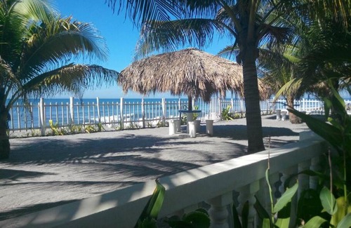 El Porvenir House | Spectacular frontbeach house